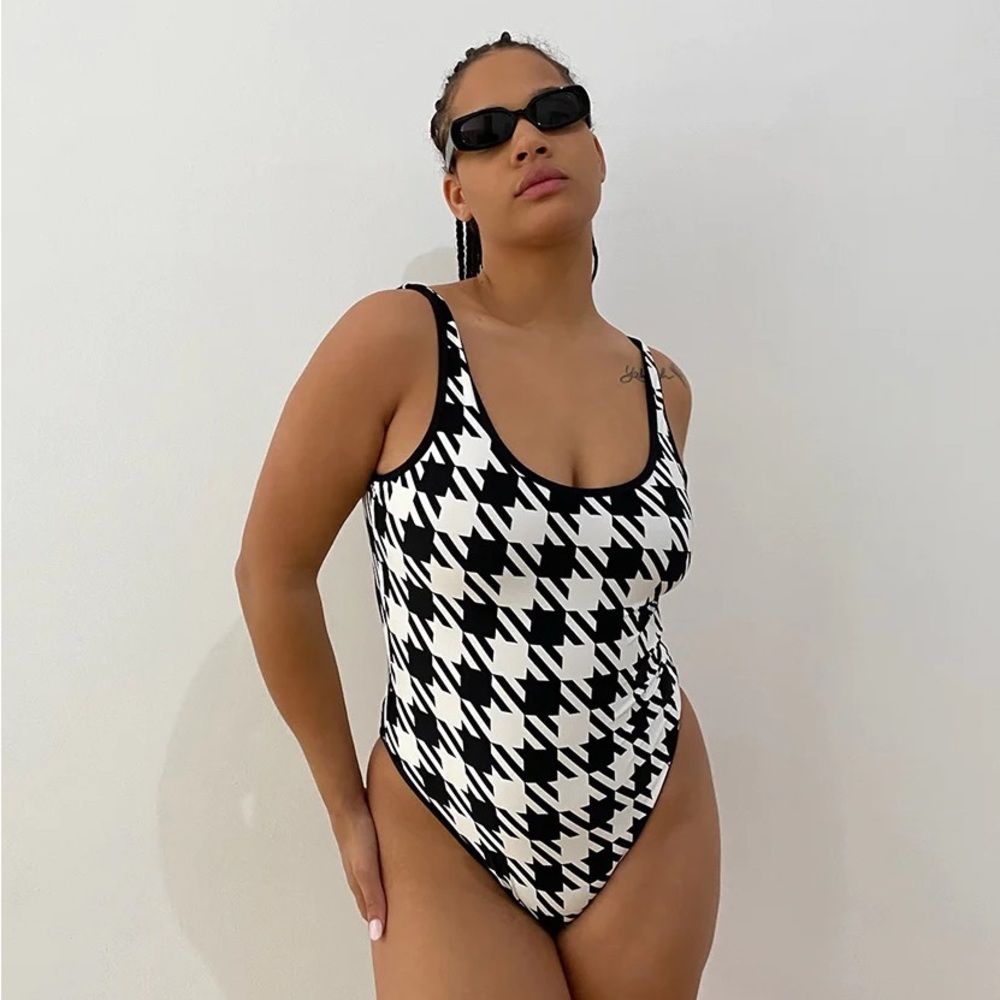 WeWoreWhat Piped Oversized Houndstooth Scoop One Piece - Size M